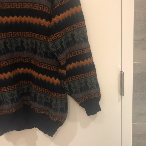 [SOLD] Super soft Llama wool sweater from Bolivia - Picture 2 of 4